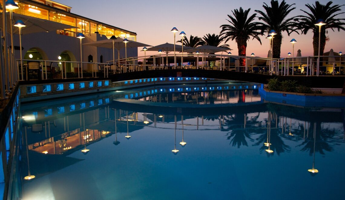 hotel, pool, swimming pool-420260.jpg